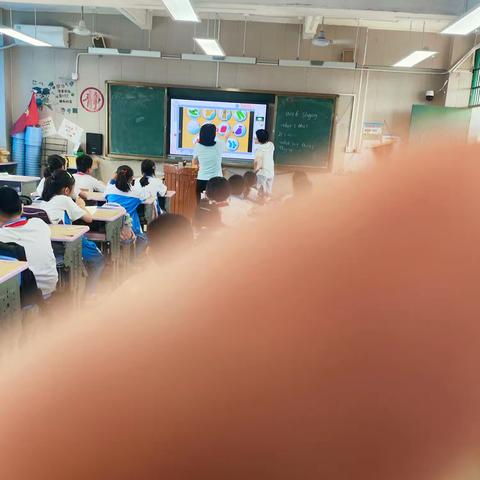 人教版四年级下册Unit 6 Shopping Part B Let's talk 课题研究课纪实——巧妙运用希沃白板，优化英语课堂教学（四）