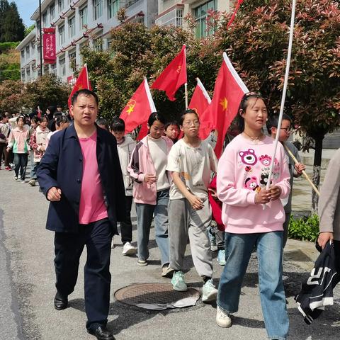 学习劳模精神，汲取榜样力量——龙庄湾乡开展学“劳模”活动