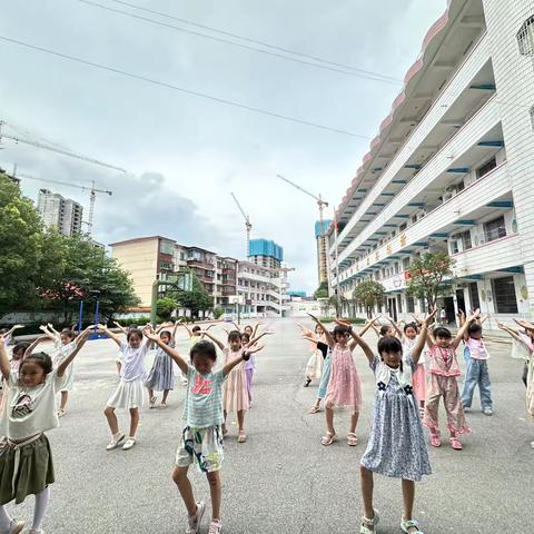 前进小学课后服务之舞蹈篇——始于艺术，忠于美。