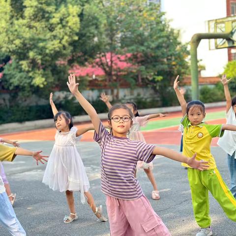 前进小学一年级舞蹈班———“特色舞蹈课 小小舞蹈家”