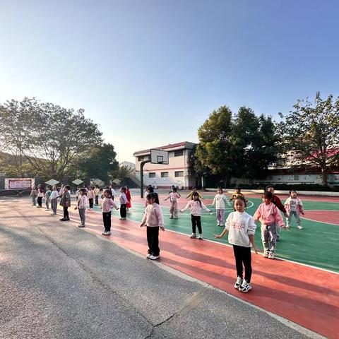 前进小学一年级舞蹈班——每个孩子都是一颗闪闪发光的星星