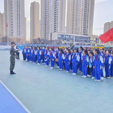 铭记先烈遗志    赓续红色血脉                           ——乌鲁木齐市第四十四中学清明祭扫研学活动