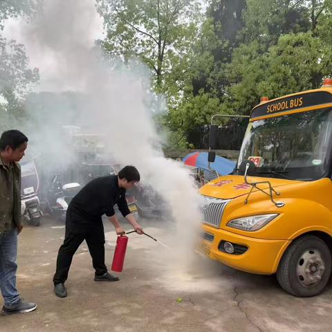 张家坪九校校车应急疏散演练