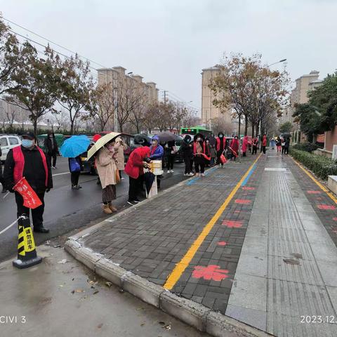 冬日乍寒北风起，一抹红韵暖护学——召陵区实验中学小学部北校区（一年级六班）护学岗