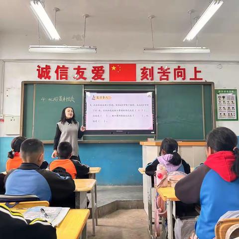 开展同课异构 构建高效课堂——伊宁县温亚尔镇中心小学六年级数学同课异构活动纪实