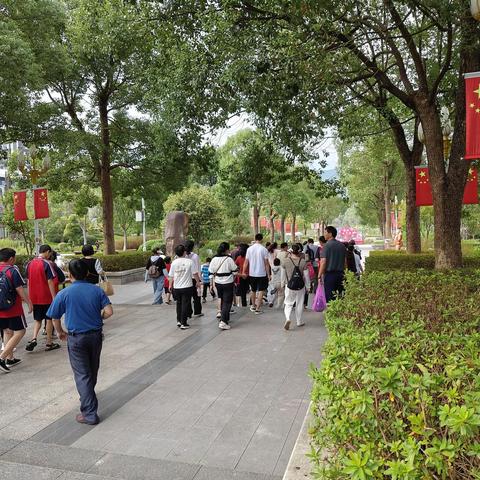 亲近自然 拥抱秋天          ——沙县区特殊教育学校