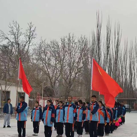 弘扬雷锋精神 铸牢中华民族共同体意识——扎瓦镇第一中学走进敬老院开展志愿服务活动