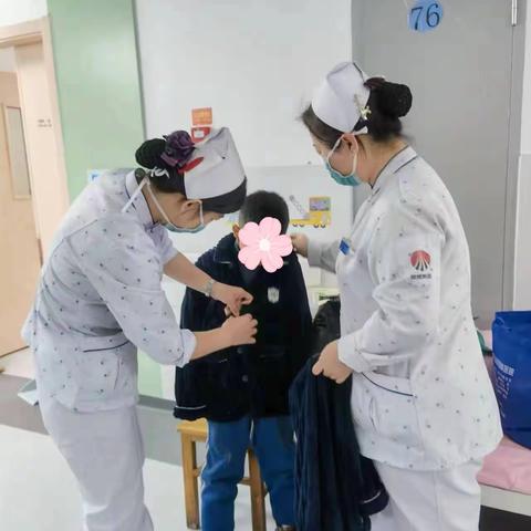 衣旧情深，爱心送暖——铜川矿务局中心医院儿科医护人员为贫困患儿捐赠衣物