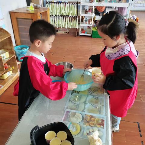 香香的蛋糕🍰——孙雨琪、张智元、陈诗蕊、徐子悦、郑雯予