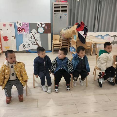 爱上幼儿园，快乐每一天