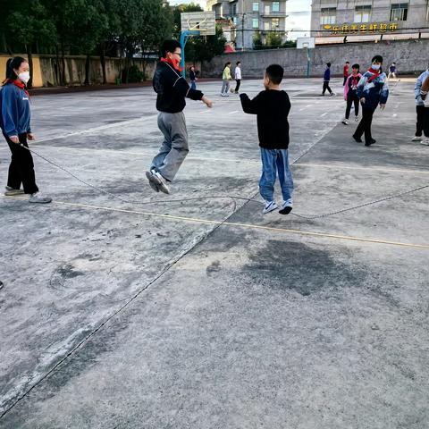 三江口镇鲸山小学“课间十分钟”“玩”得真精彩