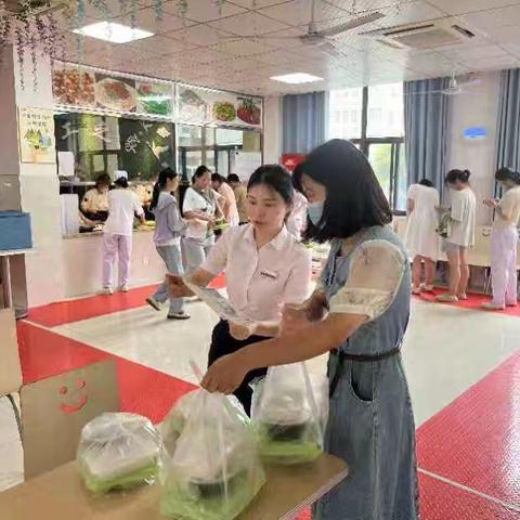 光大银行芜湖分行营业部行走进芜湖市第四人民医院开展“零钱包”宣传活动