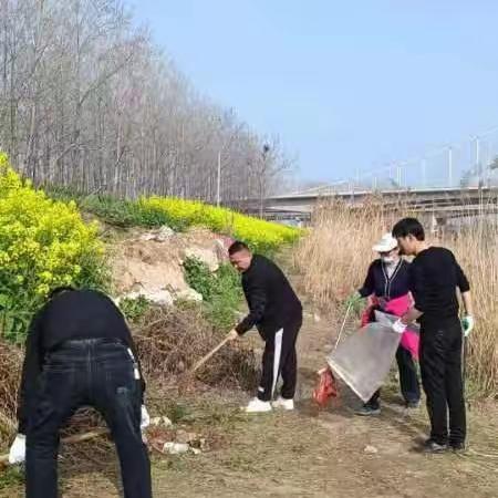 雪枫街道民安社区清理河道，共创美好环境