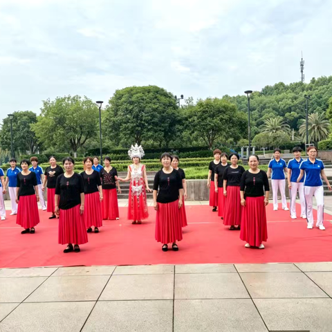 舞动风采聚民心！黄庭社区江滨公园广场舞大赛精彩上演