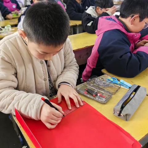 “双减”背景下的“科技社团 欢乐周五”：社团与手工课程绽放学生创作的精彩时光