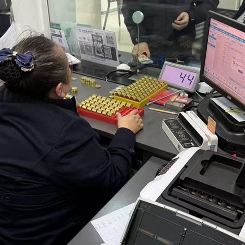 纪念币回存“小”服务 彰显金融“大”担当