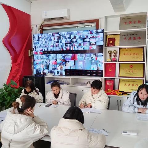 俯身勤勉做校研，交流研讨促提升——西关小学张军霞名师工作室校本研修中期交流活动