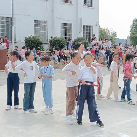 “运动点燃激情 拼搏绽放未来”——法相岩小学三年级9班秋季运动会