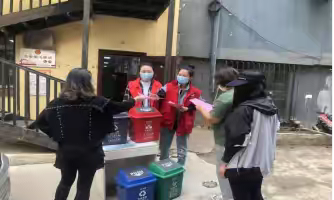 学雷锋践行动 垃圾分类美家园