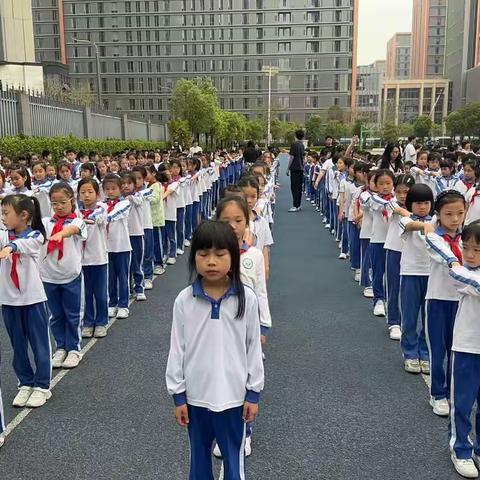 以劳育美，以爱护行 ——中大附二年级第十周小记