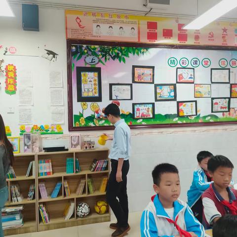 鄱阳镇中心学校五年级班级文化布置