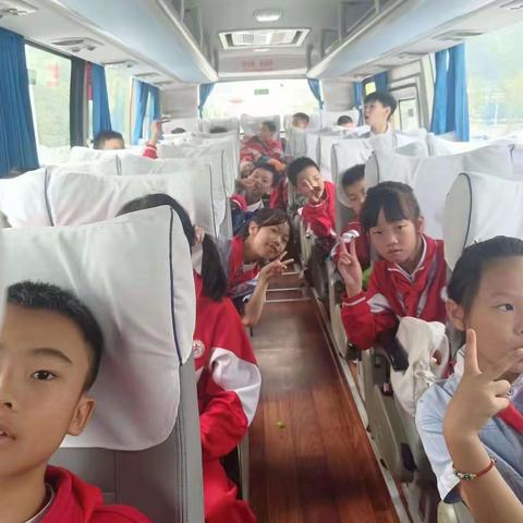 2023年10月25日铜仁市逸群小学四(4）班“劳动励心智·薪火永相传” 研学实践活动在牛王城研学旅行实践基地举行