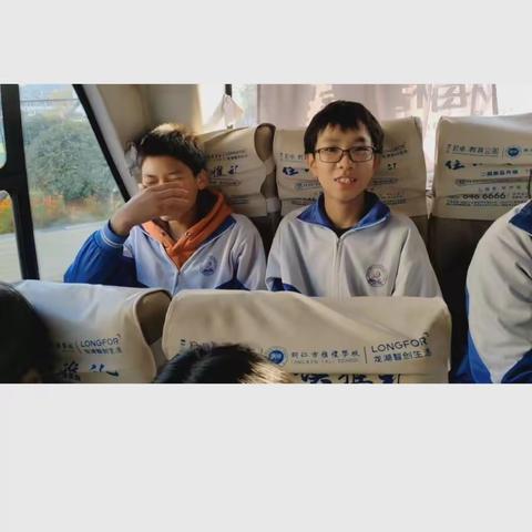 2023年11日6日铜仁市第三中学八年级（18）班 在春光明媚的季节里,一场激动人心的研学旅行开始了。这是一次有意义的探索之旅。清晨，全体同学，带着兴奋以及激动的心情参与这次研学活动。