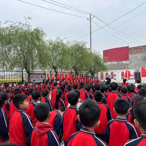 丰碑矗立昭后世，革命精神润校园——小龙马乡明德小学清明节祭英烈活动