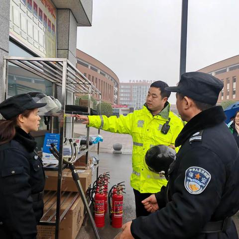 【常规训练检查 ，共筑安全屏障】驻校民警到校组织反恐防暴、灭火演练及收缴管制刀具