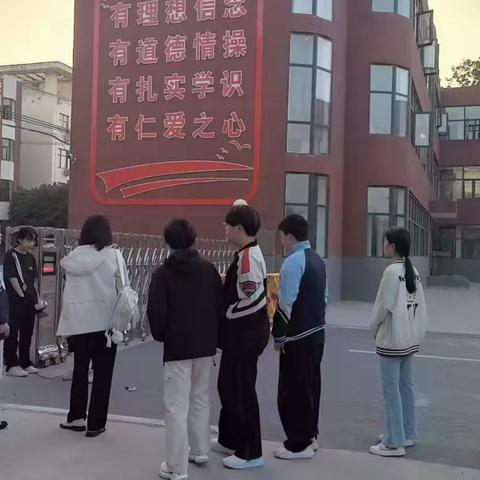 织密安全防护网！教师进修学校附属初级中学常规开展多维度违禁物品排查行动