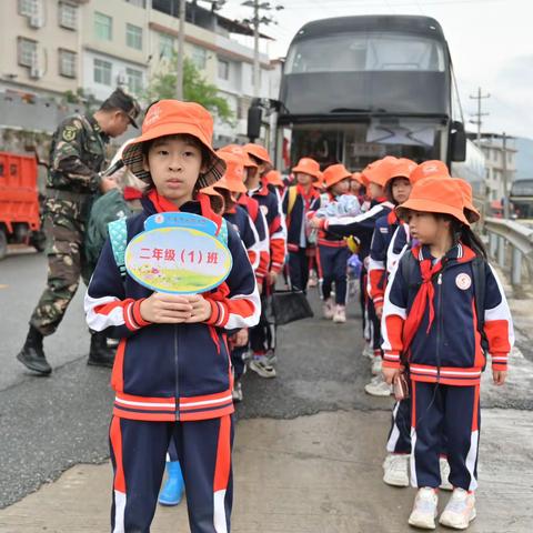 田野四季识家乡   现代农业探究竟 龙岩实验学校二（1）班上杭萝卜干基地，绿洲劳动实践基地课外实践活动