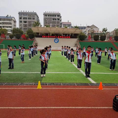 跃动青春 “绳”采飞扬 —横峰县实验小学三年级跳绳套路赛活动