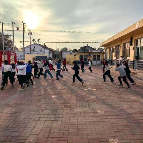 大三拨小学消防安全演练活动