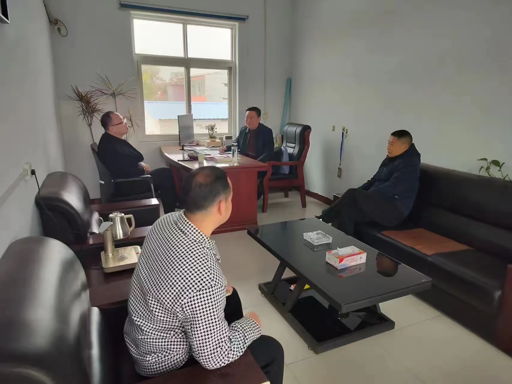 简篇-夏都街道宋庄社区开展冬季安全检查,深入推进主题教育建设
