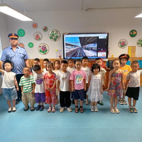 “铁路安全知多少”——中二班家长助教活动