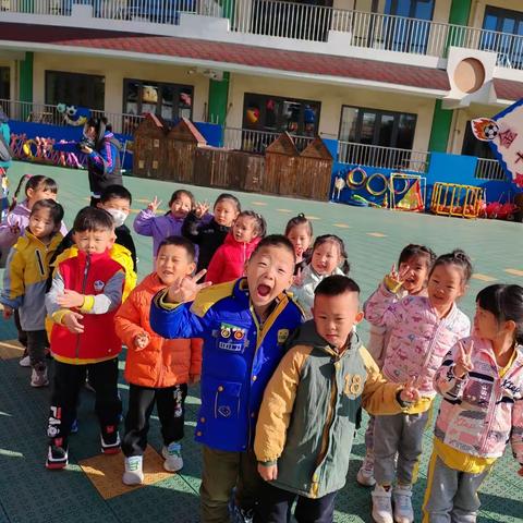 朝花幼儿园大班“足”够精彩，快乐成长亲子运动会