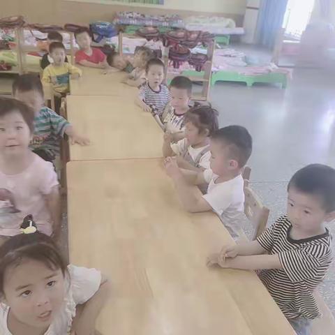 胡庙中心幼儿园～小一班第十二周精彩瞬间