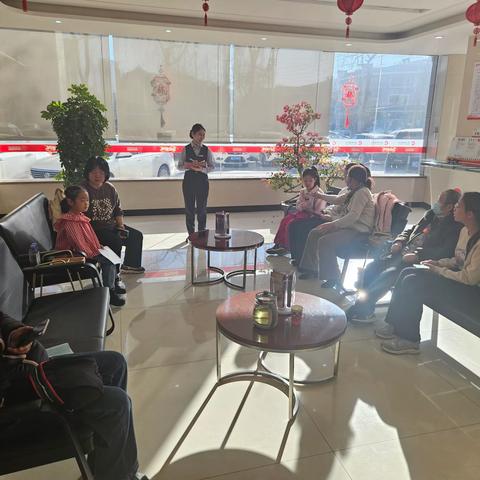 乌海银行银鹰支行：聆听故事，从“无饥寒”懂亲恩，以“求长进”明己责