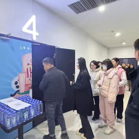 光影同行 金融惠民——乌海银行银鹰支行联合海勃湾区第一幼儿园开展观影活动