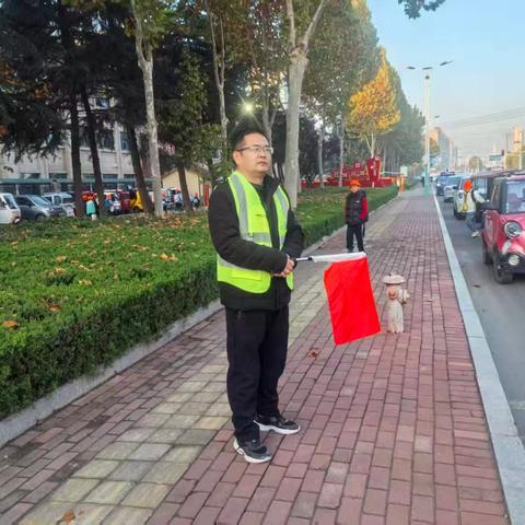 清晨护学岗 守护上学路的温暖力量 『临沂人民路小学三年级十班』
