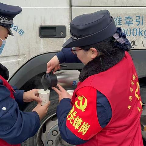 航空港区站为滞留司机提供暖心服务