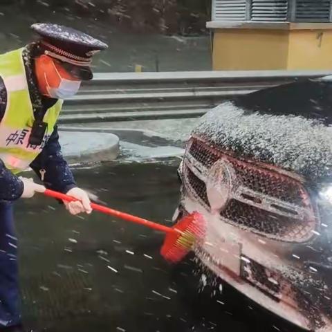 郑漯分公司航空港区站全力迎战暴雪恶劣天气