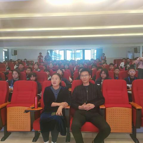 梨园春色知几许 国之精粹当传承——鹰潭二中团委（西校区）联合市文化馆开展“戏曲进校园”活动