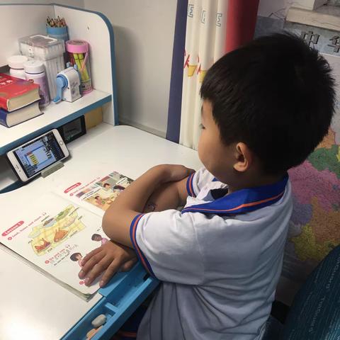 疫情期间停课不停学，梅东路小学一年级一班舒涵硕同学的学习日常～