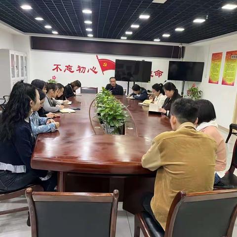 斜口街道芷阳新苑社区召开工作周例会