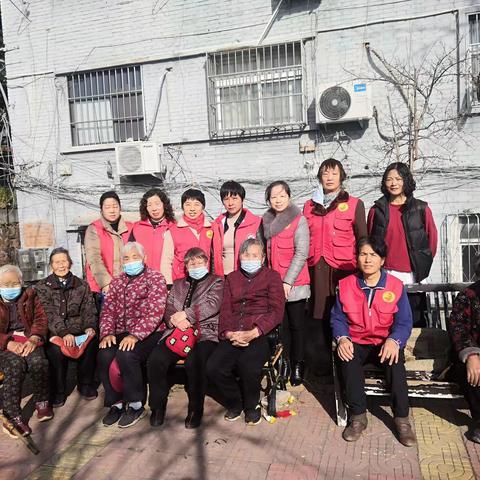 为群众办实事【志愿服务在行动 爱心理发暖人心】—龙泉社区志愿者在行动