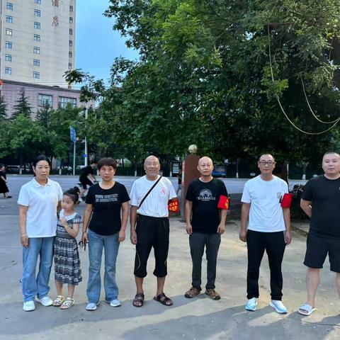 【党建引领创五星】龙泉社区强化推进消防安全防范—开展夏季夜间巡逻活动。