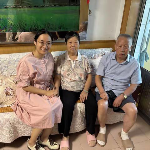 八一军旗红，关怀暖兵心——甸柳第三社区八一走访退役老兵