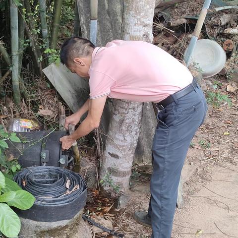 王五镇新坊村委会召开“登革热”防控工作部署会