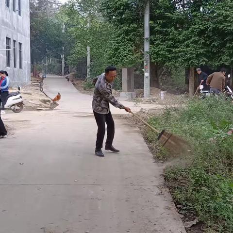 王五镇新坊村委会黄立村开展人居环境卫生整治活动